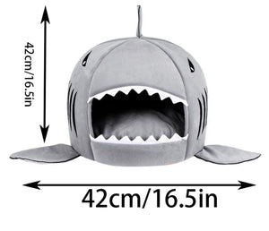 Cozy Shark Dog Bed | Where Comfort Meets Classic Cinema