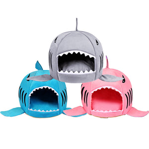 Cozy Shark Dog Bed | Where Comfort Meets Classic Cinema